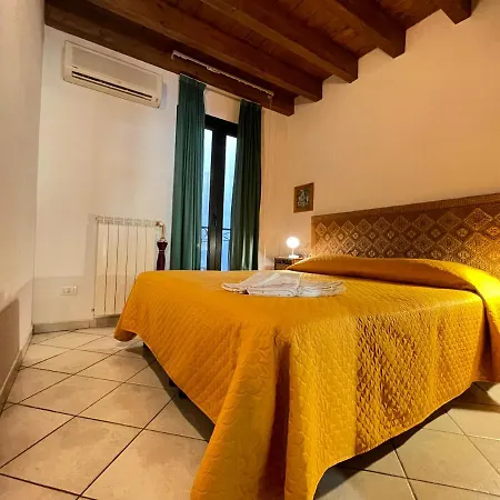 La Casa Gialla *
